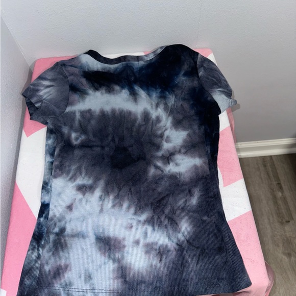 BUNDLE OF CUTE SHIRTS - Picture 12 of 12